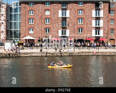 Sommer auf Exeter Kai neben dem Fluß Exe, Exeter, Devon, England Stockfoto