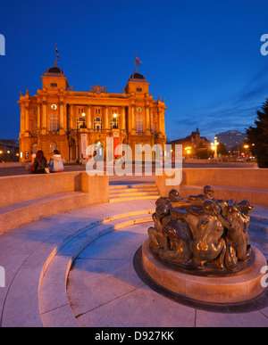 Zagreb Stadt - Theater HNK, Skulptur, Ivan Mestrovics Skulptur Brunnen des Lebens Stockfoto