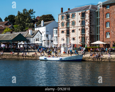 Sommer auf Exeter Kai neben dem Fluß Exe, Exeter, Devon, England Stockfoto