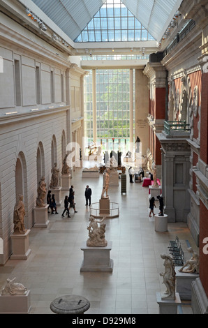 Carroll und Milton Petrie Europäische Skulptur Gericht im Metropolitan Museum New York Stockfoto