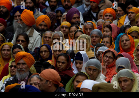 London, Großbritannien. 9. Juni 2013. Tausende Sikhs März in London für Gerechtigkeit und Freiheit ein Ende zu Menschenrecht Ungerechtigkeiten, die durch die indische Regierung und die Opfer von Amritsar während der 1984 anti-Sikh Unruhen, als Reaktion auf die Ermordung von Indira Gandhi durch Sikh bodyguards Kredit zu erinnern: Amer ghazzal/Alamy leben Nachrichten Stockfoto