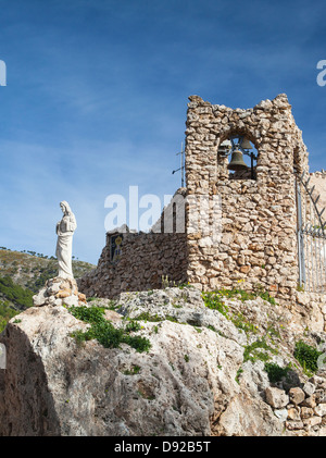 Alte Kirche Bell und Jesus-Statue in Mijas, Spanien, Costa Del Sol Stockfoto