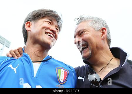 (L-R) Kazuyoshi Miura (JPN), Roberto Baggio (ITA), 9. Juni 2013 - Fußball / Fußball: Japan-Italien-Legende Match zwischen J-League-Legende-Spieler 2-2 Glorie AZZURRE im National Stadium, Tokio, Japan. (Foto: AFLO SPORT) [1156] Stockfoto