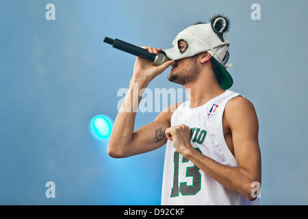 Deutscher Rapper Cro führt auf der Bühne Musik Festival Rock Im Park in Nürnberg, 9. Juni 2013. Mehr als 70.000 Fans der Rockmusik wurden auf dem Festival erwartet. Foto: DANIEL KARMANN Stockfoto