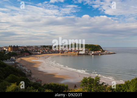 Luftaufnahme von Scarborough Beach angesehen von Klippe, North Yorkshire, England Stockfoto