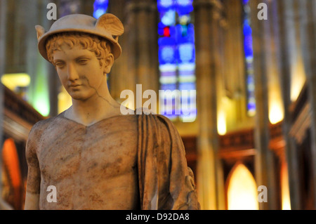 Statue des Hermes (Merkur) in der Friedrichswerderschen Kirche, Berlin, Deutschland. Stockfoto