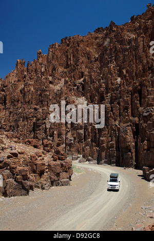 Toyota 4 x 4 Camper im Canyon, Aussenkehr Naturpark 4 X 4 Trail, Südliches Namibia, Afrika Stockfoto