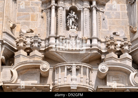 vordere Fassade Kathedrale Porto Portugal
