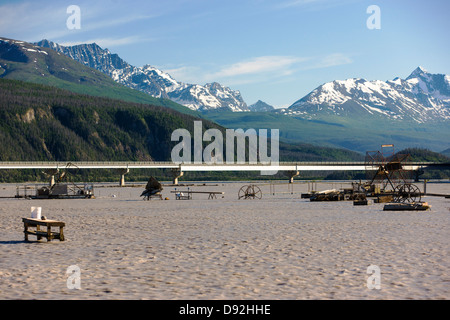 Aufenthaltskosten Fischer Verwendung Fisch Räder auf Copper River verläuft vom Kupfer Gletscher, versuchen die & Wrangall Chugach Berge Stockfoto