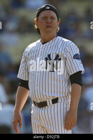 LOS ANGELES, CA - Juni 08: Schauspieler Billy Crystal spielt für die New York Yankees gegen die Los Angeles Dodgers in ein Old-Timer Stockfoto