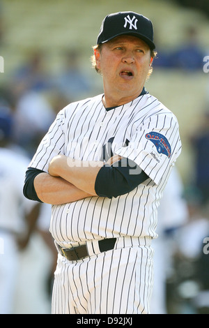 LOS ANGELES, CA - Juni 08: Schauspieler Billy Crystal spielt für die New York Yankees gegen die Los Angeles Dodgers in ein Old-Timer Stockfoto