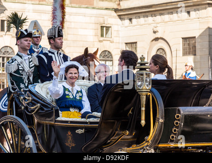 Nationalfeiertag Schweden feiern (schwedische Königin Silvia, König Carl XVI. Gustaf, Prinzessin Madeleine und Chris O'Neill) Stockfoto