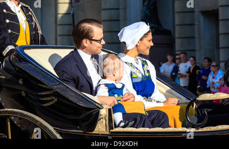 Nationalfeiertag Schweden feiern (schwedische Kronprinzessin Victoria, Prinz Daniel und Prinzessin Estelle) Stockfoto