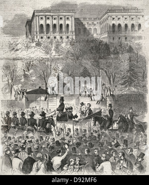 Die erste Prozession an Washington, vorbei an das Tor der Capitol - Komplex gewählter Präsident Lincoln und Präsident Buchanan (kippen seinen Hut) inmitten der jubelnden Menge vor West gate auf Basis des Capitol Komplex, auf ihrem Weg in die Hauptstadt für Lincolns erste Einweihung, 1861 Stockfoto