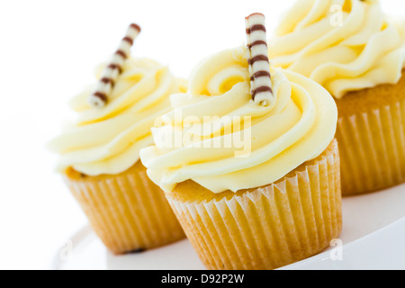 Kleine weiße Schokoladen Cupcakes in Desesrt Bar. Stockfoto