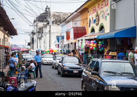 Belebten Einkaufsstraße in der Stadt León, Nicaragua Stockfoto