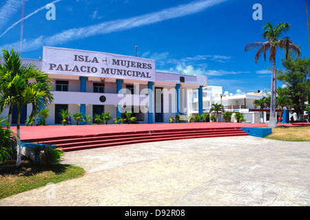 Niedrigen Winkel Ansicht des Rathauses, Isla Mujeres, Quintana Roo, Mexiko Stockfoto
