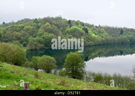 idyllische Landschaft zeigt ein Maar in der Vulkan Eifel, Wich ist eine Region in der Eifel in Deutschland Stockfoto