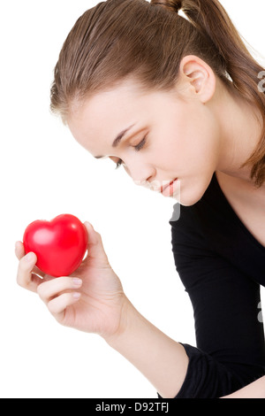 Hübsche Frau in Depression, die mit kleinen Herzen in der Hand. Stockfoto