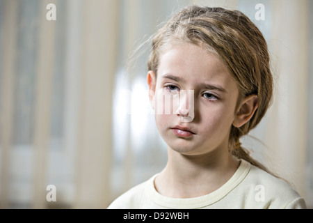 Ein trauriges Mädchen weint hat Stockfoto