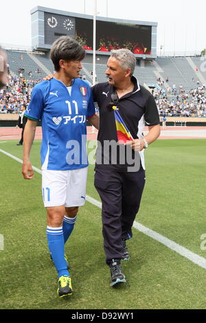 (L-R) Kazuyoshi Miura (JPN), Roberto Baggio (ITA), 9. Juni 2013 - Fußball / Fußball: Japan-Italien-Legende Match zwischen J-League-Legende-Spieler 2-2 Glorie AZZURRE im National Stadium, Tokio, Japan. (Foto von Motoo Naka) Stockfoto