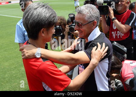 (L-R) Kazuyoshi Miura (JPN), Roberto Baggio (ITA), 9. Juni 2013 - Fußball / Fußball: Japan-Italien-Legende Match zwischen J-League-Legende-Spieler 2-2 Glorie AZZURRE im National Stadium, Tokio, Japan. (Foto von Motoo Naka) Stockfoto