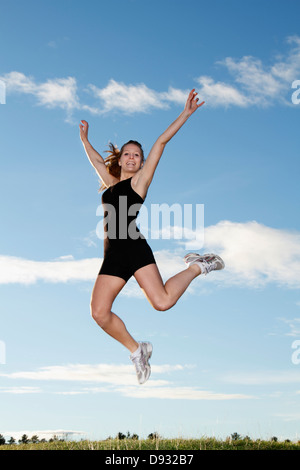Young woman jumping Stockfoto