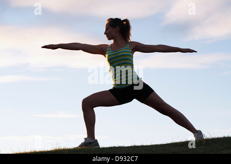 Junge Frau beim yoga Stockfoto