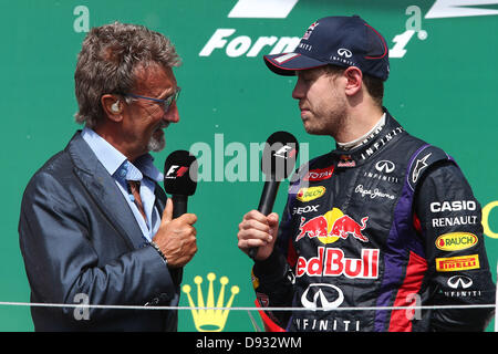 Montreal, Kanada. 9. Juni 2013.  Eddie Jordan (IRL) und Rennsieger Sebastian Vettel (GER), Infiniti Red Bull Racing auf dem Podium - Formel 1 World Championship 2013 - Runde 07 am Circuit Gilles Villeneuve in Montreal, Kanada - Kredit-Sonntag, 9. Juni 2013: Dpa picture-Alliance/Alamy Live News Stockfoto