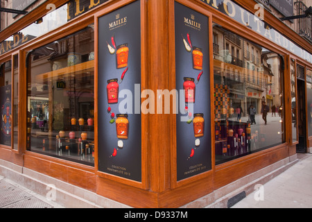 Der berühmte Senf Shop von Maille Dijon. Stockfoto