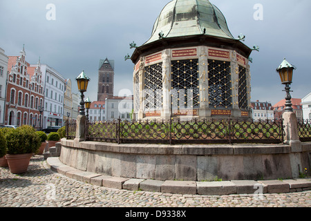 Wasserkunst am Marktplatz, Wismar, Deutschland Stockfoto