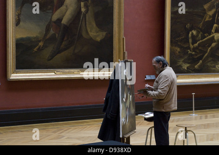 Kopist im Louvre: ein Alter Mann führt eine Kopie des Théodore Géricaults Kürassier Bléssé Quittant le Feu - verwundeter Kürassier-le Stockfoto