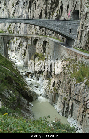 Teufelsbrücke am Berg Gotthard in den Schweizer Alpen Stockfoto