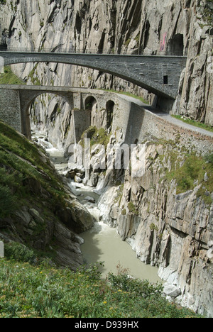 Teufelsbrücke am Berg Gotthard in den Schweizer Alpen Stockfoto