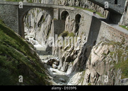 Teufelsbrücke am Berg Gotthard in den Schweizer Alpen Stockfoto