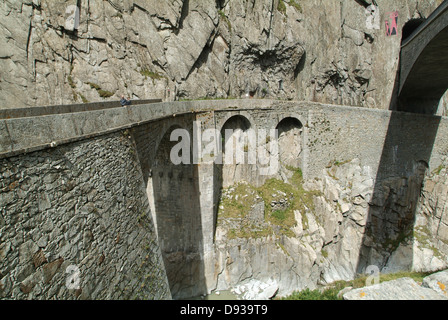 Teufelsbrücke am Berg Gotthard in den Schweizer Alpen Stockfoto