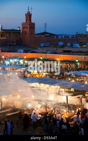 Stände mit Platz Djemaa El Fna, Essen, Marrakesch, Marokko, Nordafrika. Stockfoto