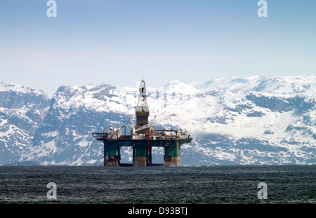 Die Aufschlussbohrung rig LEIV EIRIKSSON vor der Küste Grönlands in der Davis-Straße zwischen Grönland und Kanada. Stockfoto