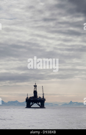 Die Aufschlussbohrung rig Leiv Eiriksson vor der Küste Grönlands in der Davis-Straße zwischen Grönland und Kanada. Stockfoto