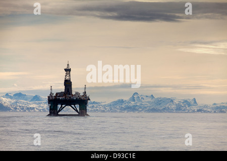 Die Aufschlussbohrung rig Leiv Eiriksson vor der Küste Grönlands in der Davis-Straße zwischen Grönland und Kanada. Stockfoto