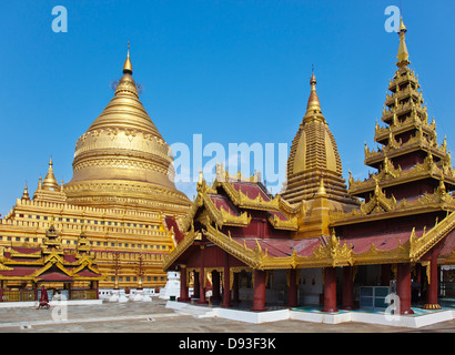 VERGOLDETE SHWEZIGON Pagode oder PAYA wurde 1102 n. Chr. durch König Kyansittha - BAGAN, MYANMAR abgeschlossen. Stockfoto