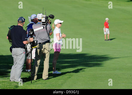 9. Juni 2013 - Pittsford, NY, Vereinigte Staaten von Amerika - 9. Juni 2013: Morgan Pressel auf dem 18. Fairway in der 4. Runde der die Wegmans LPGA Championship 2013 in Pittsford, NY. Stockfoto