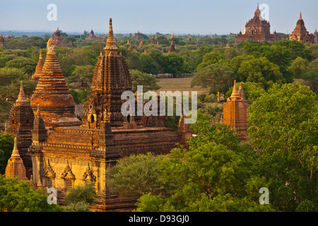 Blick von der SHWESANDAW Tempel oder PAYA in der Dämmerung - BAGAN, MYANMAR Stockfoto