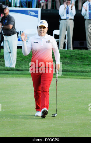 9. Juni 2013 - Pittsford, NY, Vereinigte Staaten von Amerika - 9. Juni 2013: Inbee Park aus Südkorea gewinnt die Wegmans LPGA Championship 2013 in Pittsford, NY. Stockfoto