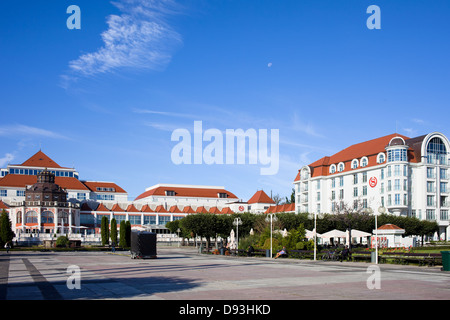 Sheraton Hotel, Conference Center &amp; Spa Gebäude und Platz in der Stadt Sopot in Polen, in der Nähe von Gdansk. Stockfoto