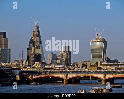 Der Londoner Skyline mit den Leadenhall Building(Cheesegrater) und 20 Fenchurch Street (Walkie-Talkie) im Bau Stockfoto