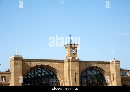 Clock Tower und Fassade der Kings Cross Station Stockfoto