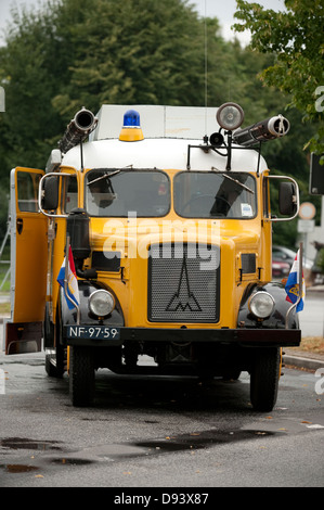 Altes Feuerwehrauto umgebaut zum Camper Van Magirus-Deutz S 3500 Diesel Bedburg Köln Deutschland Europa EU Stockfoto