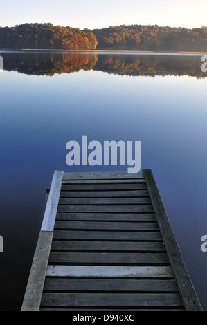 Holzsteg am See Stockfoto