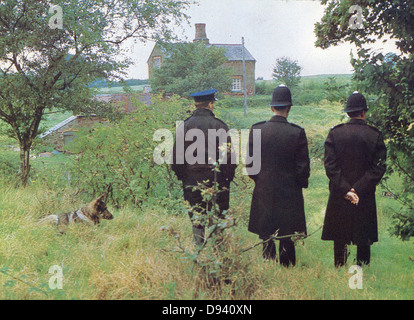 Shropshire Belagerung 1968 Polizisten bewachen das Haus wo Farmer John James für 17 Tage mit einer rostigen Schrotflinte durchlöchert war Stockfoto